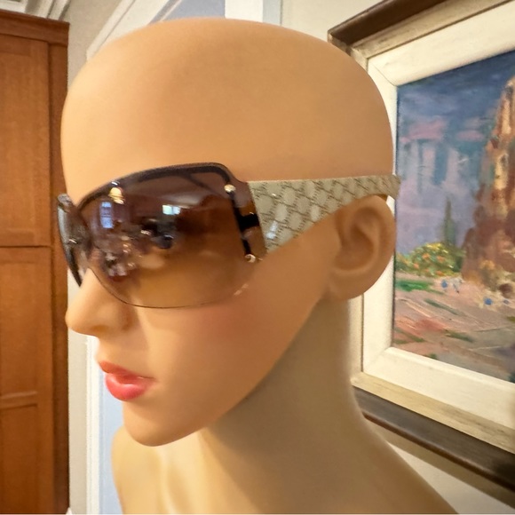 Beautiful Gucci brown gradient sunglasses with suede case and cloth! - Picture 8 of 12